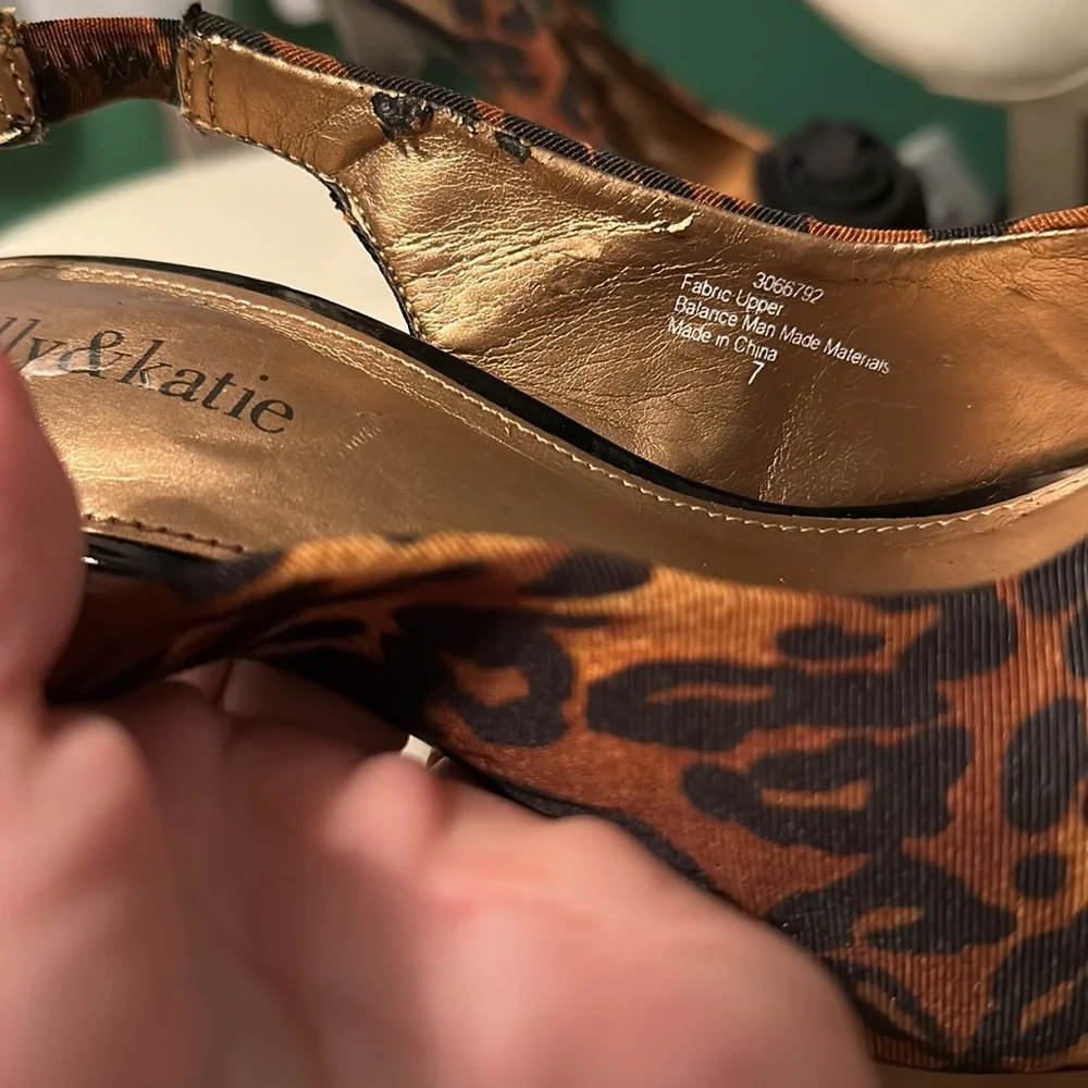 Leopard Pumps! - Picture 3 of 5